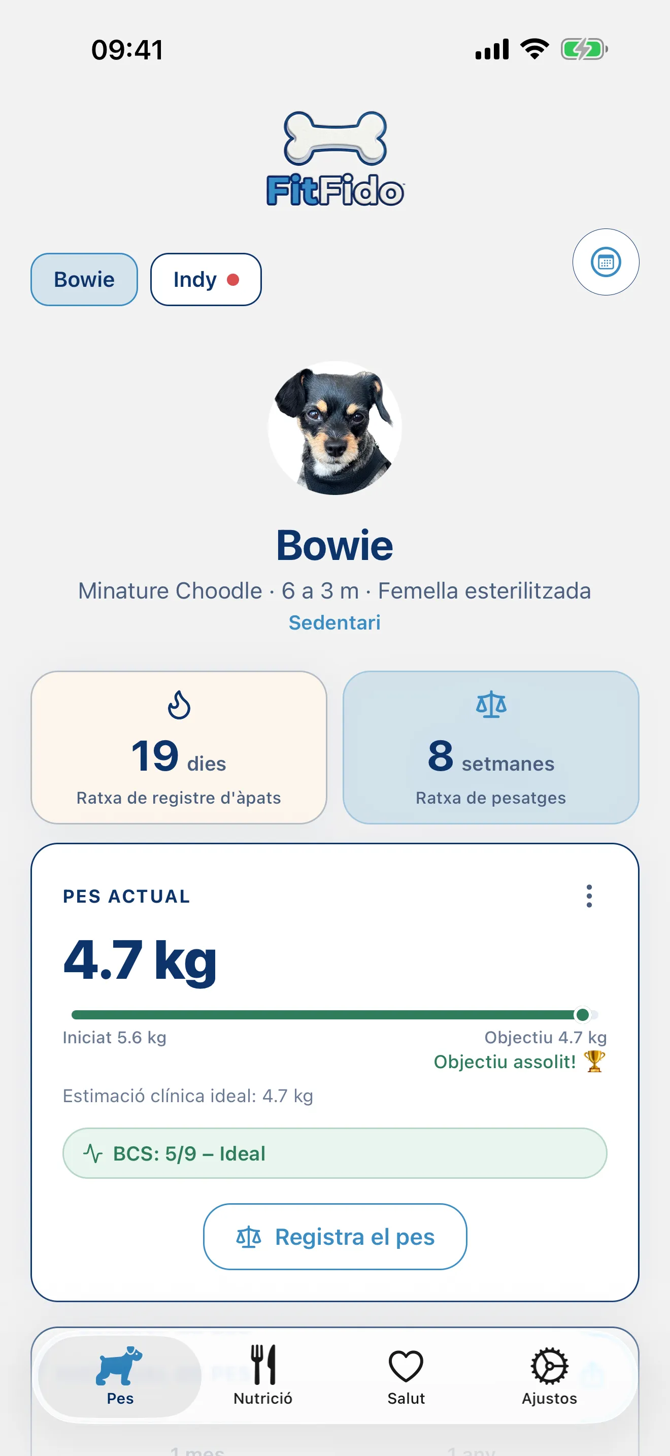 Pestanya de pes de FitFido en un iPhone, mostrant el seguiment del pes cap a l'objectiu.